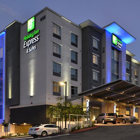 Holiday Inn Express & Suites San Diego - Mission Valley, An Ihg Hotel Exterior photo