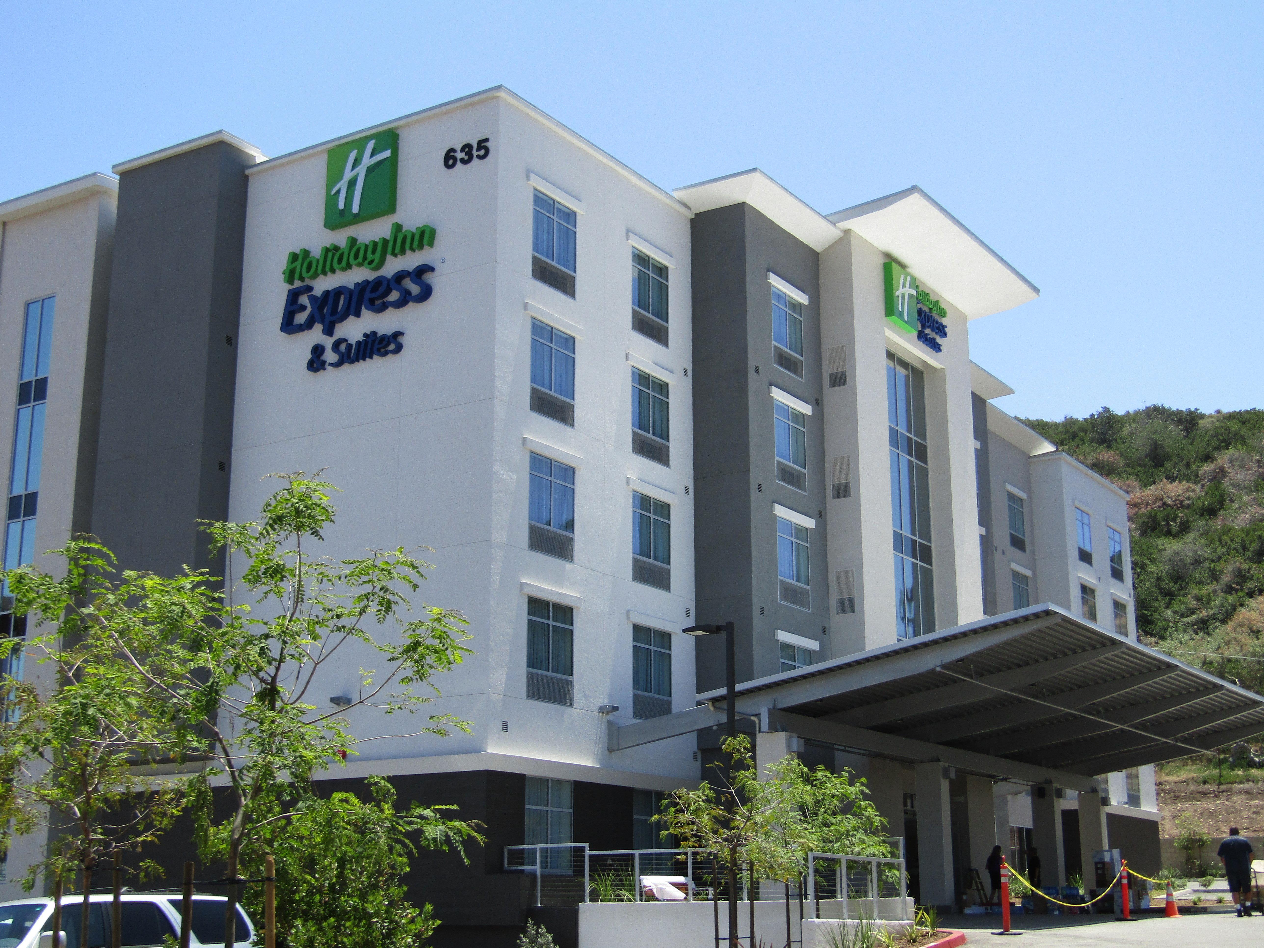 Holiday Inn Express & Suites San Diego - Mission Valley, An Ihg Hotel Exterior photo