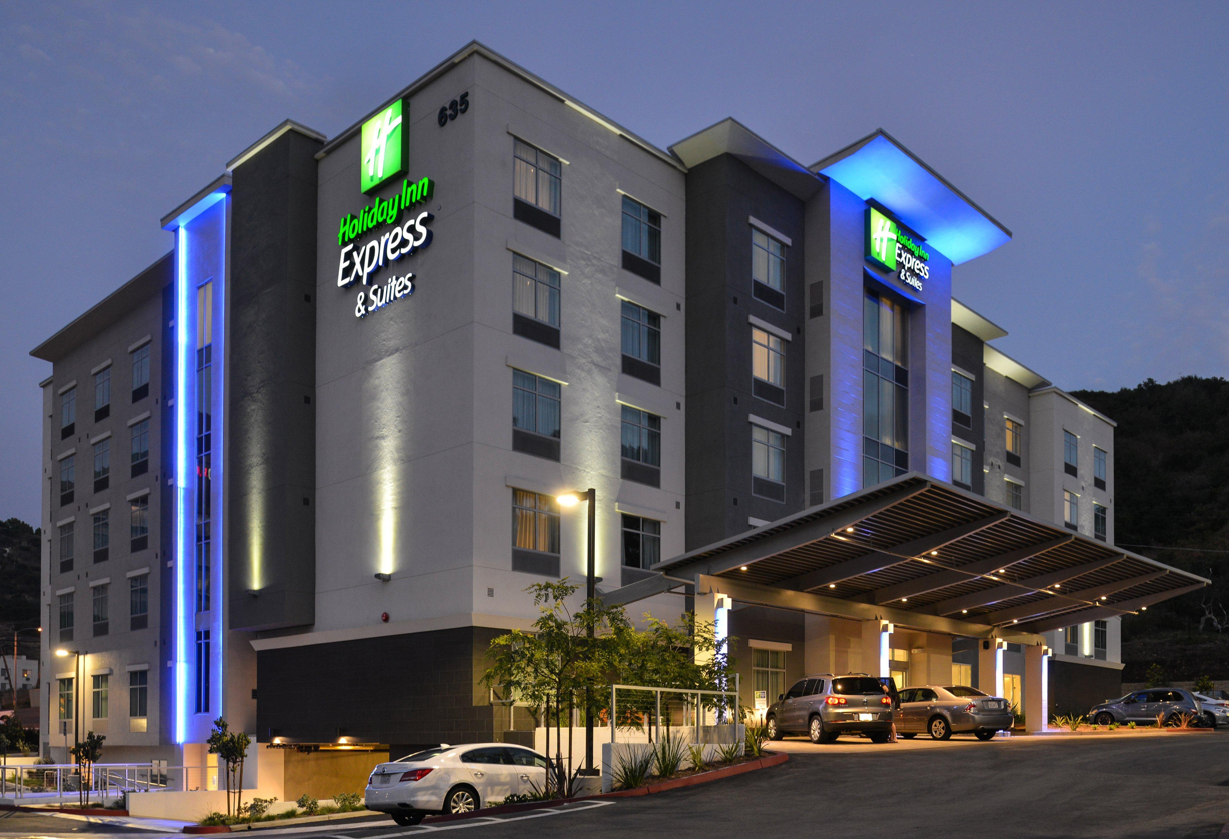 Holiday Inn Express & Suites San Diego - Mission Valley, An Ihg Hotel Exterior photo